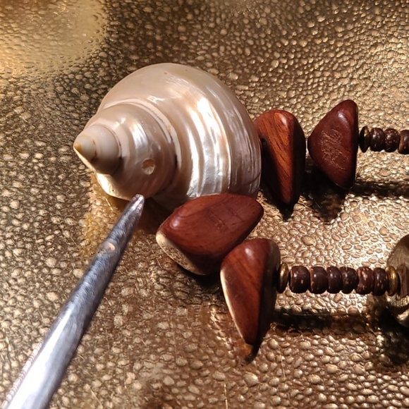 ✴Artisan Wood Snail Shell Necklace - Picture 7 of 10